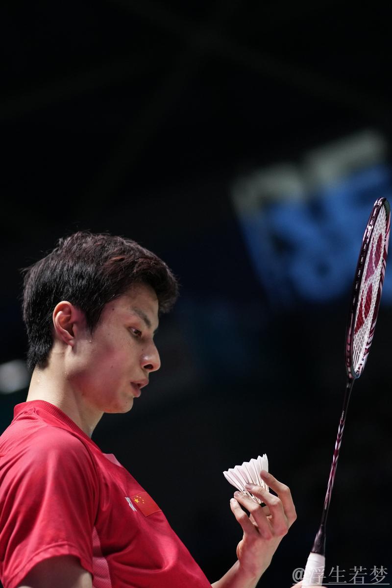 中国羽毛球公开赛男单四强对决：周天成迎战石宇奇